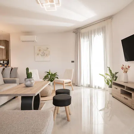 Dianthus With Private Pool In Zakynthos Sarakinádhon