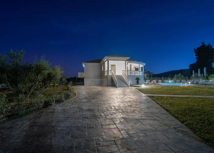 Dianthus With Private Pool In Zakynthos *